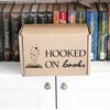 Логотип телеграм канала @hookedonbooksbox — Hooked on books