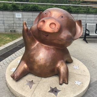 Логотип телеграм канала @hroniki_svinarnii — Хроники Свинарнии 🥓🐷🥓