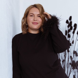 Логотип телеграм канала @hvatit_mnogo_zhrat — Юлия Николаева