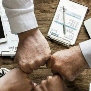 Логотип телеграм канала @invest_sovetik — Диванный экономист