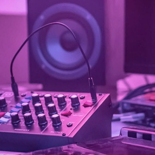 Логотип телеграм канала @italianskie_muzik — 𝐈𝐓𝐀𝐋𝐈𝐘𝐀𝐍𝐒𝐊𝐈𝐄 𝐌𝐔𝐙𝐈𝐂