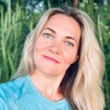 Логотип телеграм канала @izumtours — Путешествия с изюмом