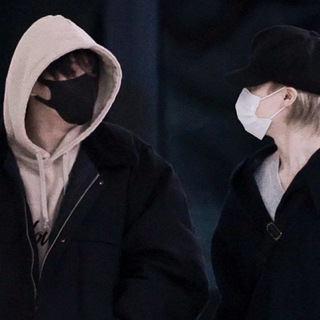 Логотип телеграм канала @jikook_gallerys — 𝐉𝐈𝐊𝐎𝐎𝐊𝐍𝐀𝐓𝐈𝐎𝐍 🍂✨