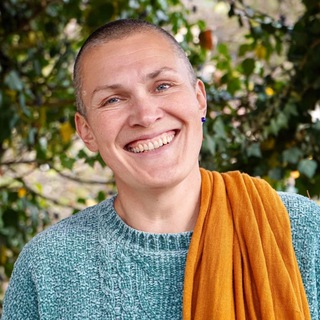 Логотип телеграм канала @julia_darkova — В гостях у мира 🌎