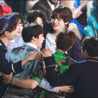 Логотип телеграм канала @k_popv — فتيان بانقتان:-)🖇✨