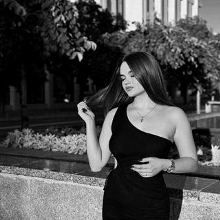 Логотип телеграм канала @kartiinochii — 🖤
