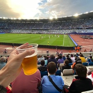 Логотип телеграм канала @kicktheball — метко – и точка