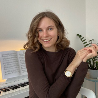 Логотип телеграм канала @kira_piano_play — КИРА | УРОКИ ФОРТЕПИАНО И СОЛЬФЕДЖИО | НОТЫ