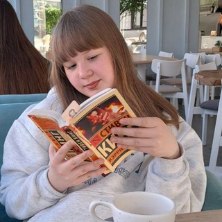 Логотип телеграм канала @knignyigest_22 — Книжный жест📚