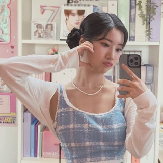 Логотип телеграм канала @kpopkoshelek — грустный кошелек к-попера