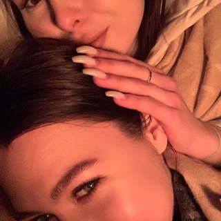 Логотип телеграм канала @krakozyabry — половина 🧕🏻🧕🏽
