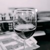 Логотип телеграм канала @kuluarybar — твои Кулуары
