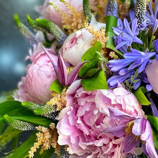 Логотип телеграм канала @leboutonflowers — Цветы от Le Bouton ✨