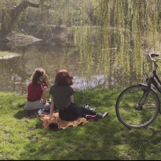 Логотип телеграм канала @lgbtbooks — О прекрасном 18 