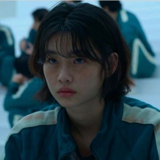 Логотип телеграм канала @livelikeakdrama — live like a kdrama