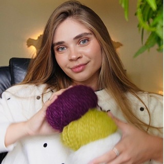Логотип телеграм канала @liza_belinski — liza_belinski ~ Белинская Лиза вяжет🧶🫶🏻