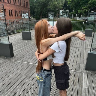 Логотип телеграм канала @llove_texxt — любовные тексты | милые тексты 🫂🫀