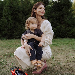 Логотип телеграм канала @m8kidspodcast — Сказки на английском с Анжелой