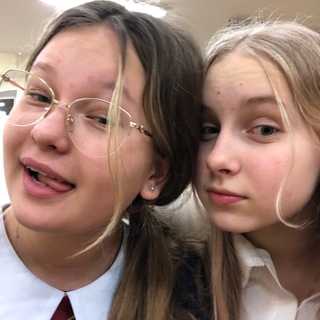 Логотип телеграм канала @mashaandmedved — уэнсдей и энид