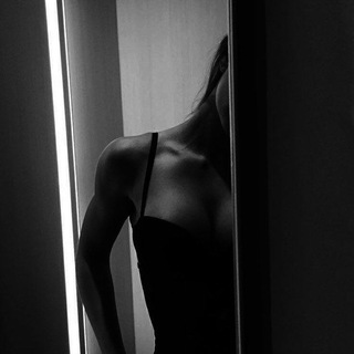 Логотип телеграм канала @middelin — 𝐌 𝐈 𝐃 𝐃 𝐄 𝐋 𝐈 𝐍