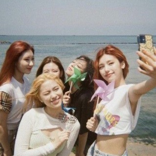 Логотип телеграм канала @midzy_itzy_yy — ITZY