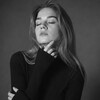 Логотип телеграм канала @mimiokomalife — блондинка в безопасности