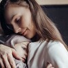 Логотип телеграм канала @mom_mozet — МАМА МОЖЕТ