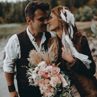 Логотип телеграм канала @momentofbeauty_wedding — ПОШИВ СВАДЕБНЫХ ПЛАТЬЕВ. БОХО СВАДЕБНЫЕ ПЛАТЬЯ И АКСЕССУАРЫ ПРОКАТ