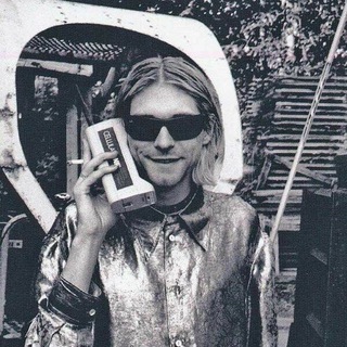 Логотип телеграм канала @momentsinthepast — moments in the past