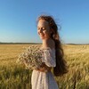Логотип телеграм канала @momprophoto — Мама с фотоаппаратом в руках