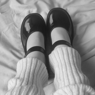 Логотип телеграм канала @moonreflexion — 🤍