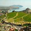 Логотип телеграм канала @morskaia25sudak — У подножия Генуэзской крепости 🏖