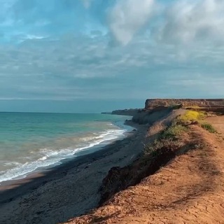 Логотип телеграм канала @mrs_crimea_hotel — ЖИЛЬЕ И ОТДЫХ В КРЫМУ. Личный гид Евгении Хан