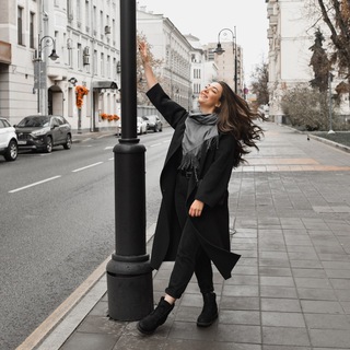 Логотип телеграм канала @na_kovresamolete — На ковре-самолете🍾