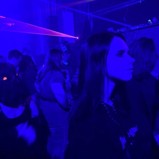 Логотип телеграм канала @nemaloletkanemef — Хочу поныть и перестать колоться