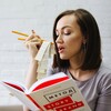 Логотип телеграм канала @oknizhimsa — прочитала и оБсуждаю