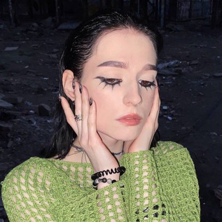 Логотип телеграм канала @onayukkisuki — это ЮККИ, суки