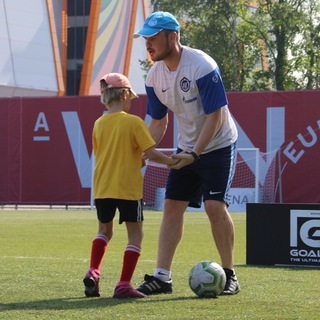 Логотип телеграм канала @onlinefootballschool_serenkov — О детском футболе Серенков Евгений