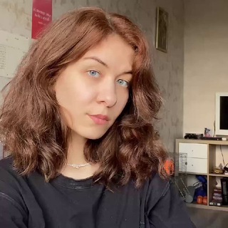 Логотип телеграм канала @osi_nasti_life — Девушка с мопсом