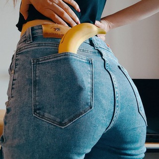 Логотип телеграм канала @p1terskaya — Пташка в тени дерева