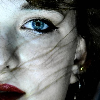 Логотип телеграм канала @perdimonok — Барышня с моноклем