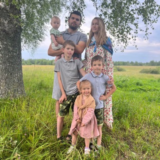 Логотип телеграм канала @perovs_family — Жизнь Перовых в русской глубинке