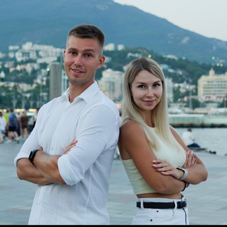 Логотип телеграм канала @poehavshie_maksu — Макс и Ксю Миляевы