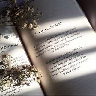 Логотип телеграм канала @poemsals — poems