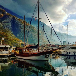 Логотип телеграм канала @poetryinbed — Poetry In Bed | Стихи | Поэзия | Творчество