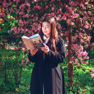 Логотип телеграм канала @polina_malina_books — Малина, цветущая из книг | polina_malina_books 🌸