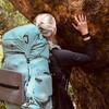 Логотип телеграм канала @pomirubosicom — По миру босиком 👣