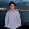Логотип телеграм канала @posrdstvenny_poet — Посредственный поэт.