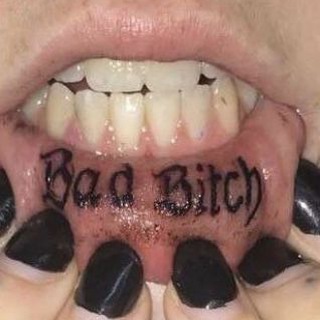 Логотип телеграм канала @poxyimrr — bad bitch 😏🖤