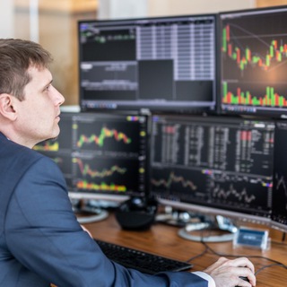 Логотип телеграм канала @pro_traderteam — Protraderteam - канал об инвестициях